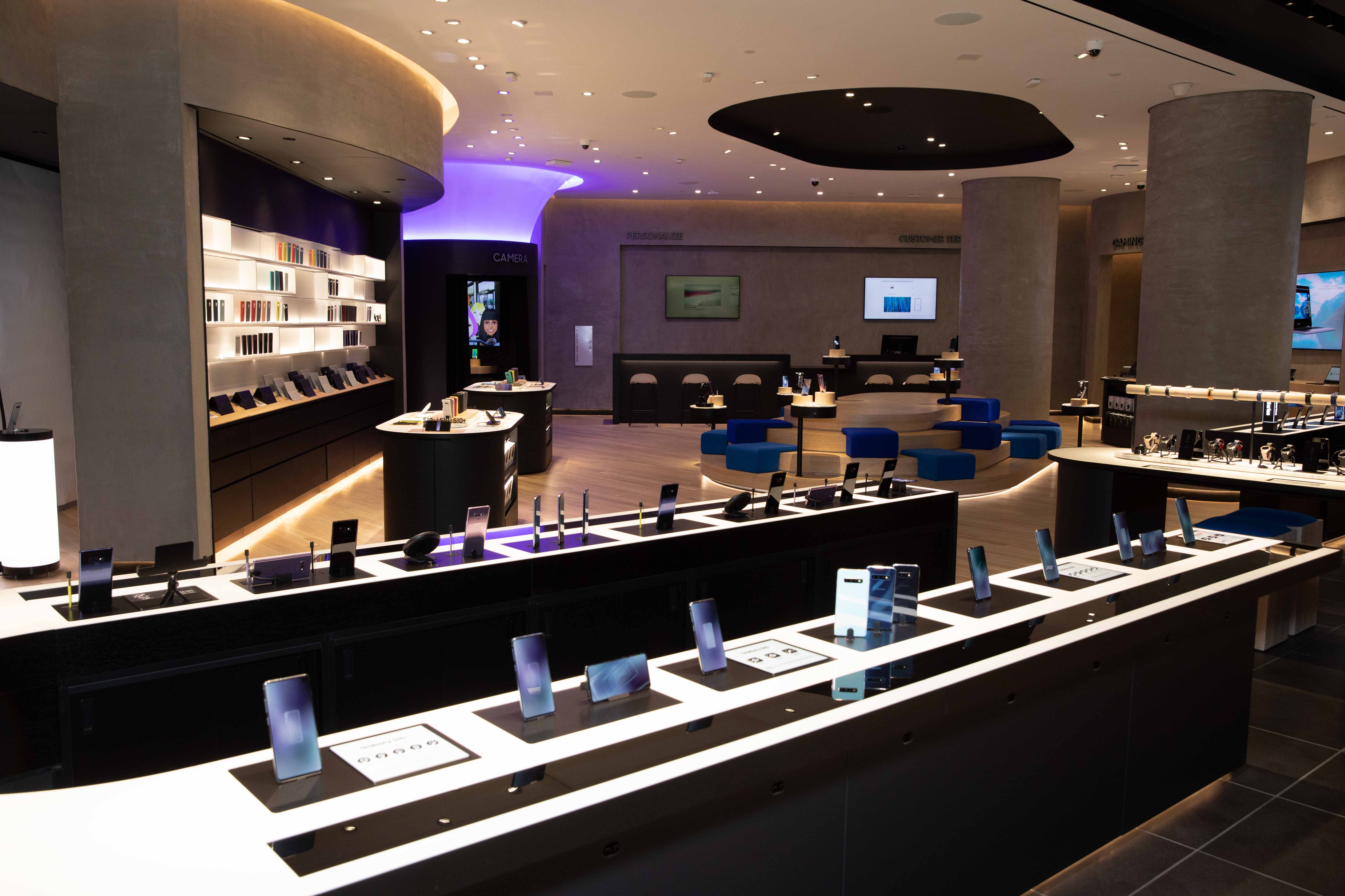 Celebrate 10 Years of Galaxy at Samsung’s New Experiential Retail