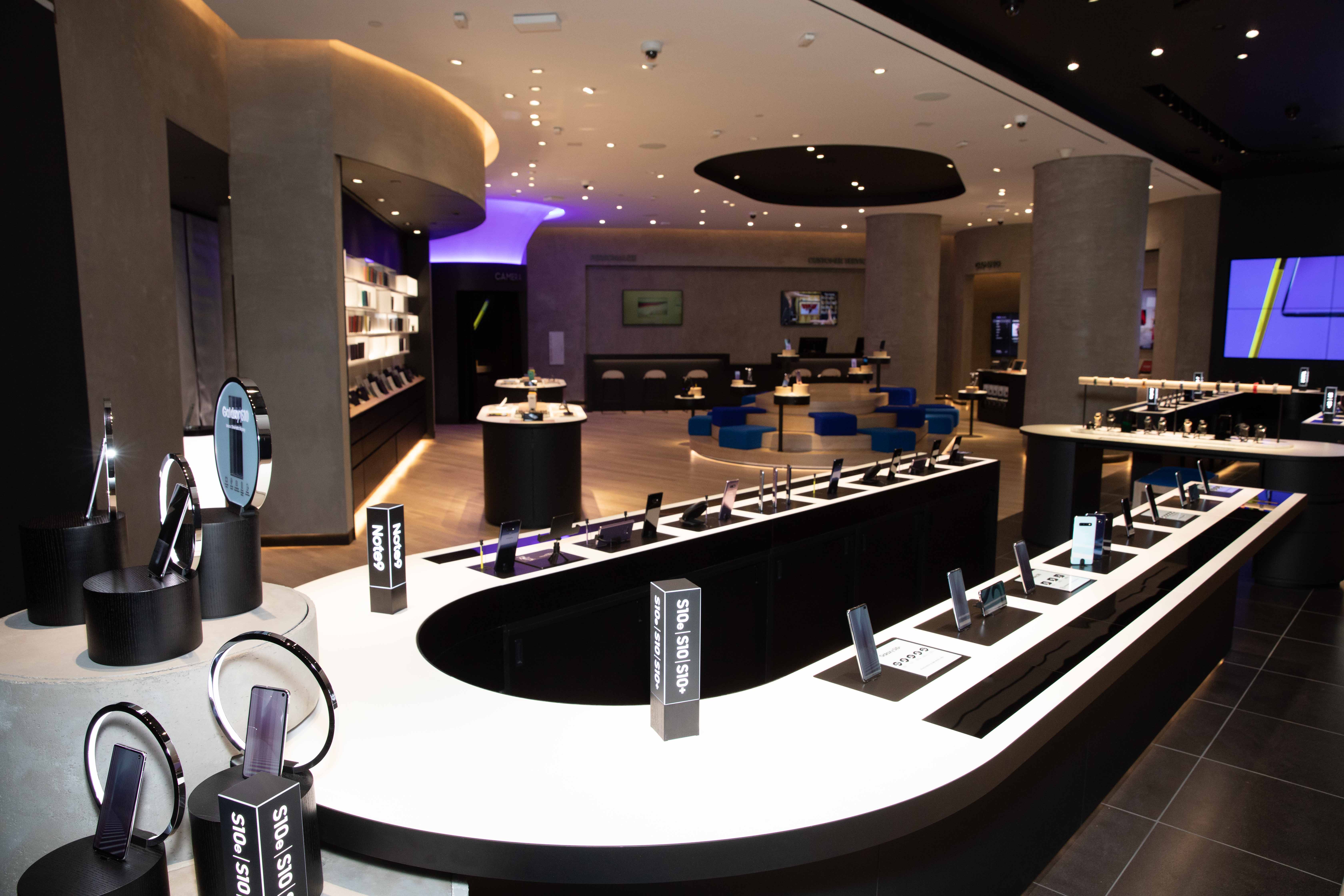 Celebrate 10 Years Of Galaxy At Samsungs New Experiential Retail