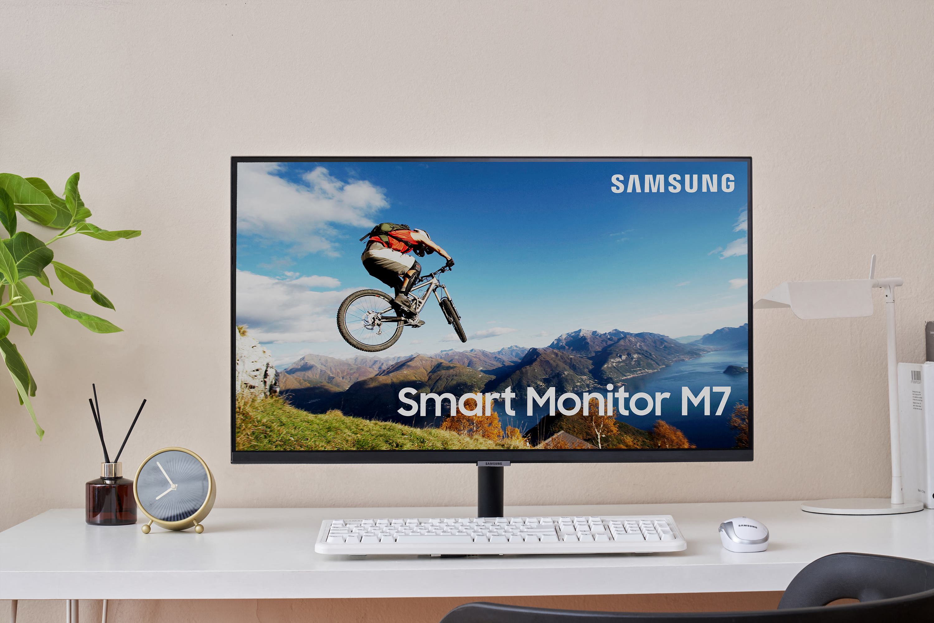 Samsung Announces World’s First ‘DoItAll’ Monitor for Work, Learning