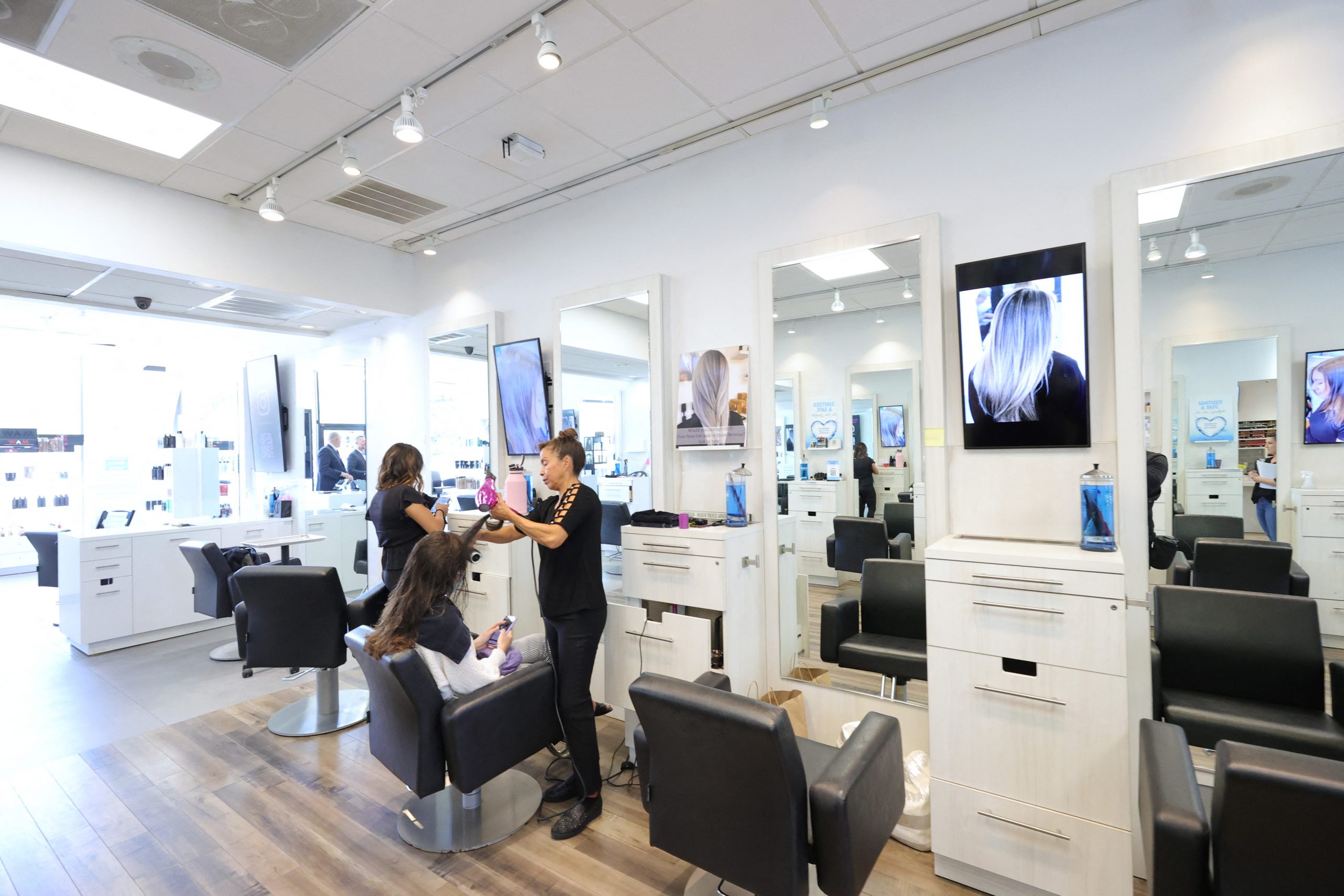 Panico Salon: Samsung Display Technology Transforms to an All-Digital 