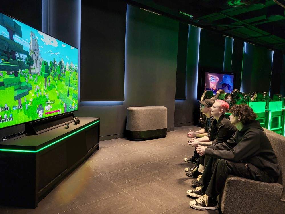 Samsung Opens Free-to-Play Gaming Zones in Collaboration with Xbox at Microsoft Experience 